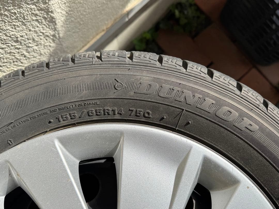 DUNLOP 155/65R14 スタッドレス タイヤセット　日産デイズ