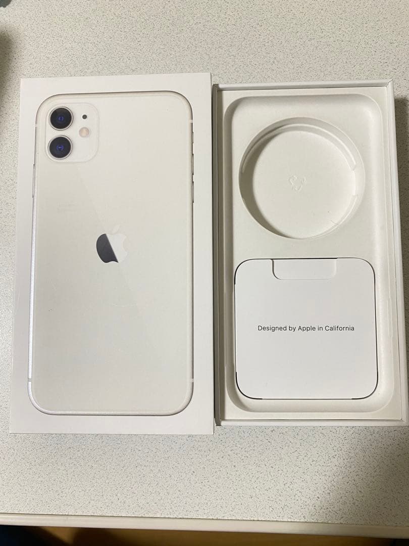 ほ*る様 値下げApple iPhone 11 ホワイト 本体+箱+充電コード+