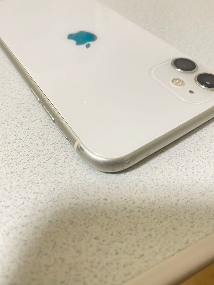 ほ*る様 値下げApple iPhone 11 ホワイト 本体+箱+充電コード+
