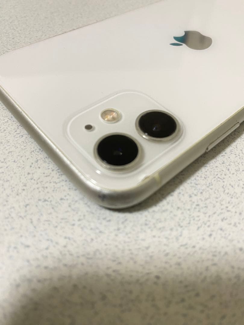 ほ*る様 値下げApple iPhone 11 ホワイト 本体+箱+充電コード+