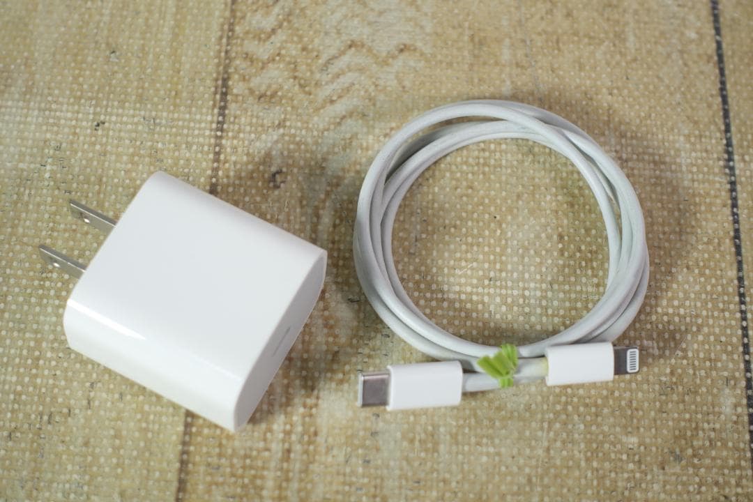 iPad 第8世代 Cellular シルバー 32GB A2429