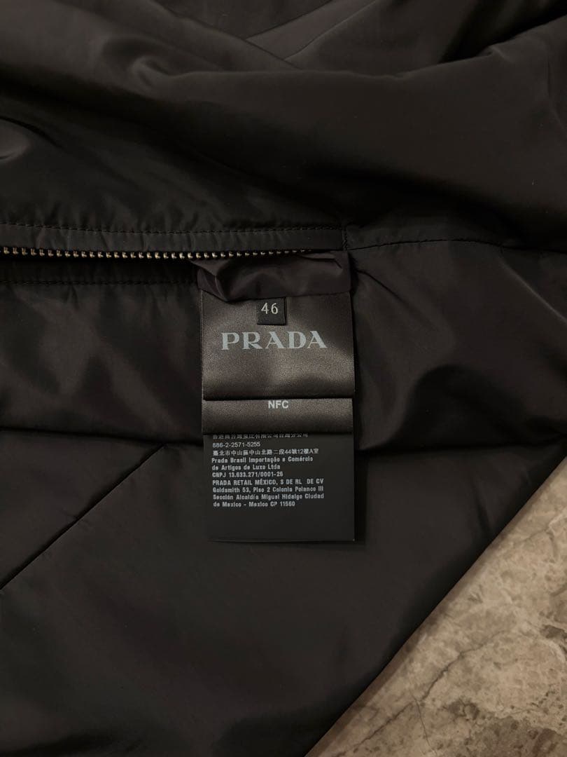PRADA ナイロンジャケット フーディ ダウン