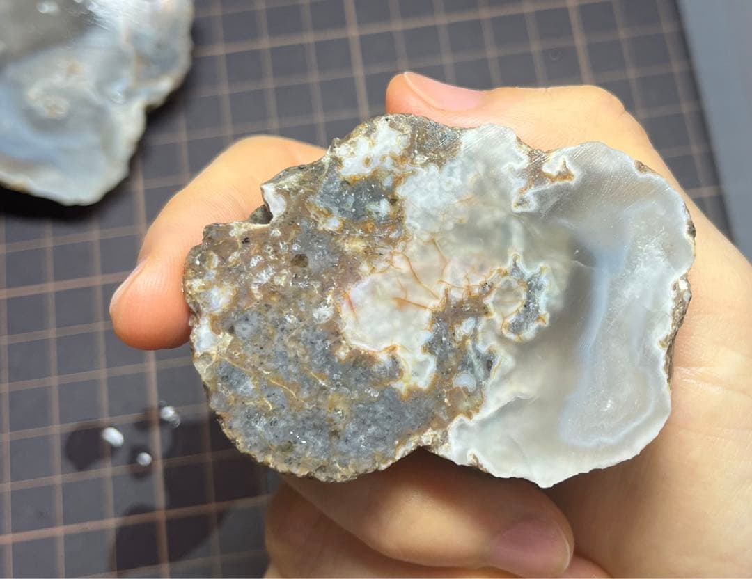 石川県産　陰陽石　龍石　サンダーエッグ　瑪瑙　国産鉱物　標本　原石　めのう