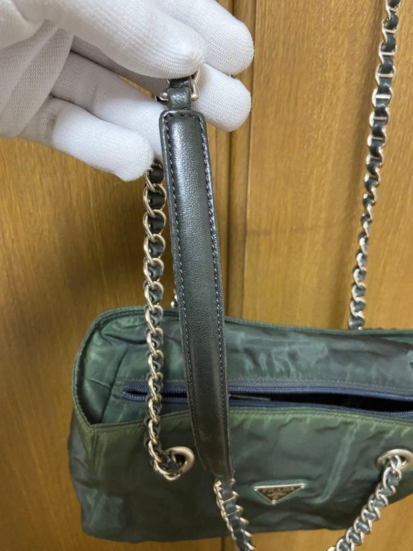 プラダ　シルバーチェーンバッグ