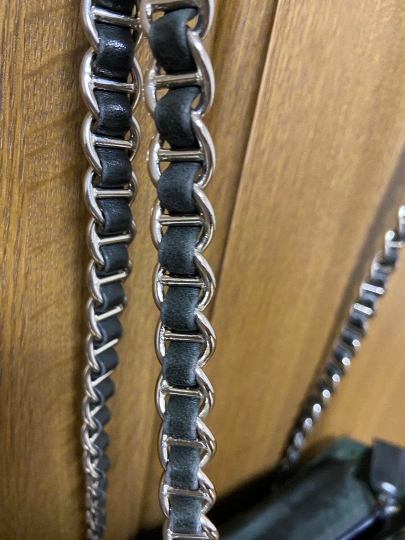 プラダ　シルバーチェーンバッグ