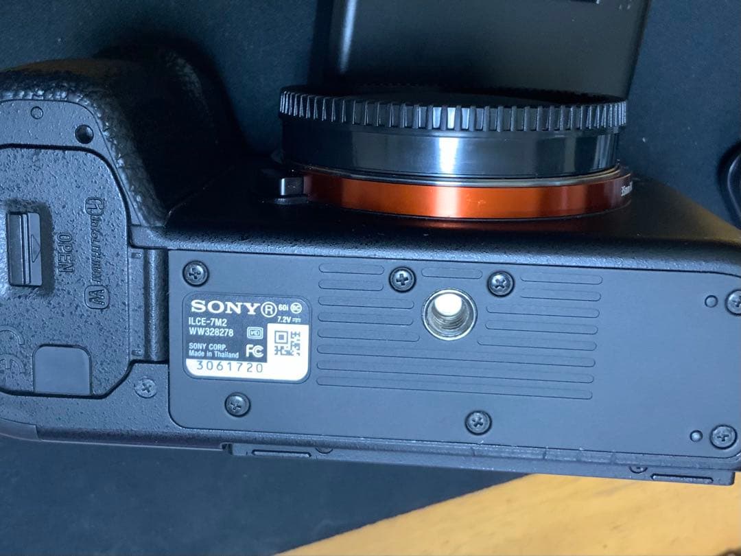 L*i様 SONY α7 II (ILCE-7M2)純正バッテリ3個、充電器セッ