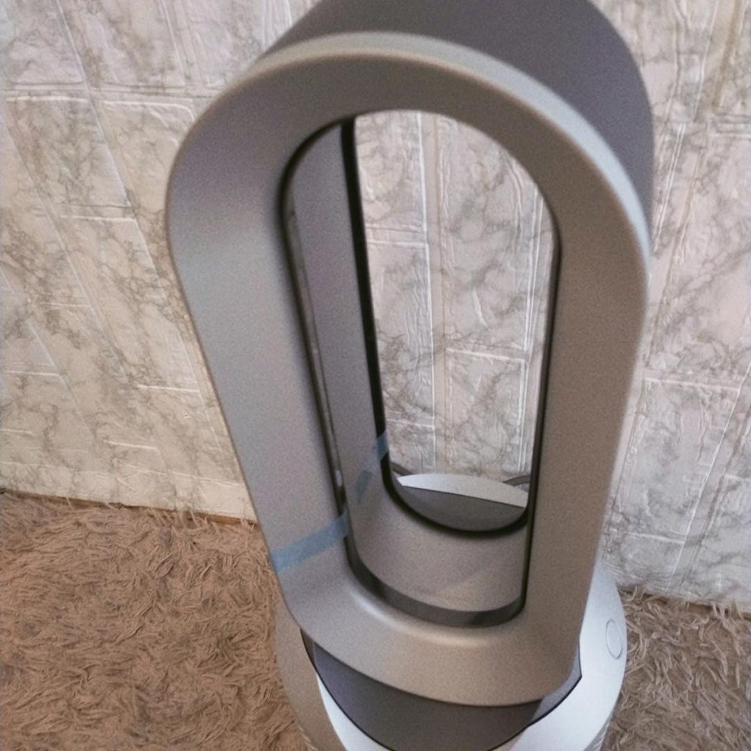 美品　ダイソン　2022年 空気清浄機能付 ファンヒーター HP03