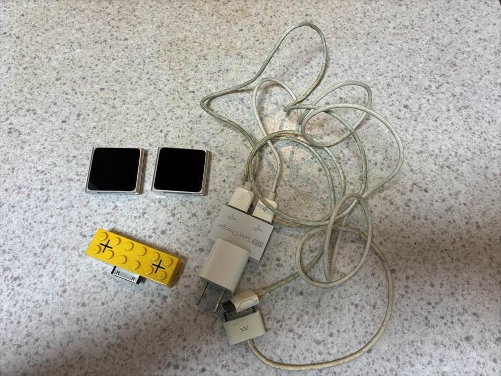 iPod nano (第6世代)　シルバー　２個セット　ケーブル類添付