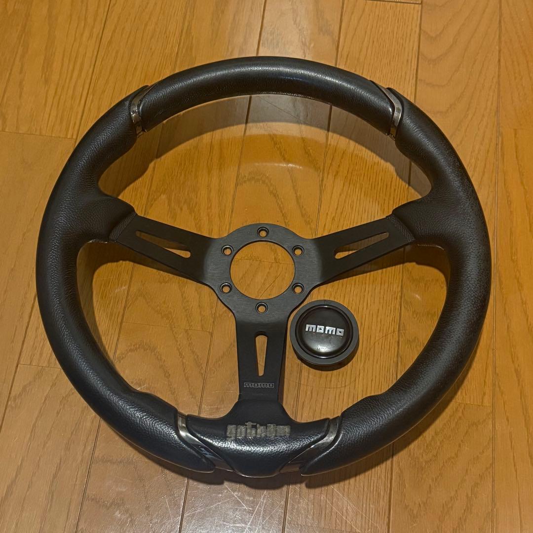 MOMO ステアリング Gotham
