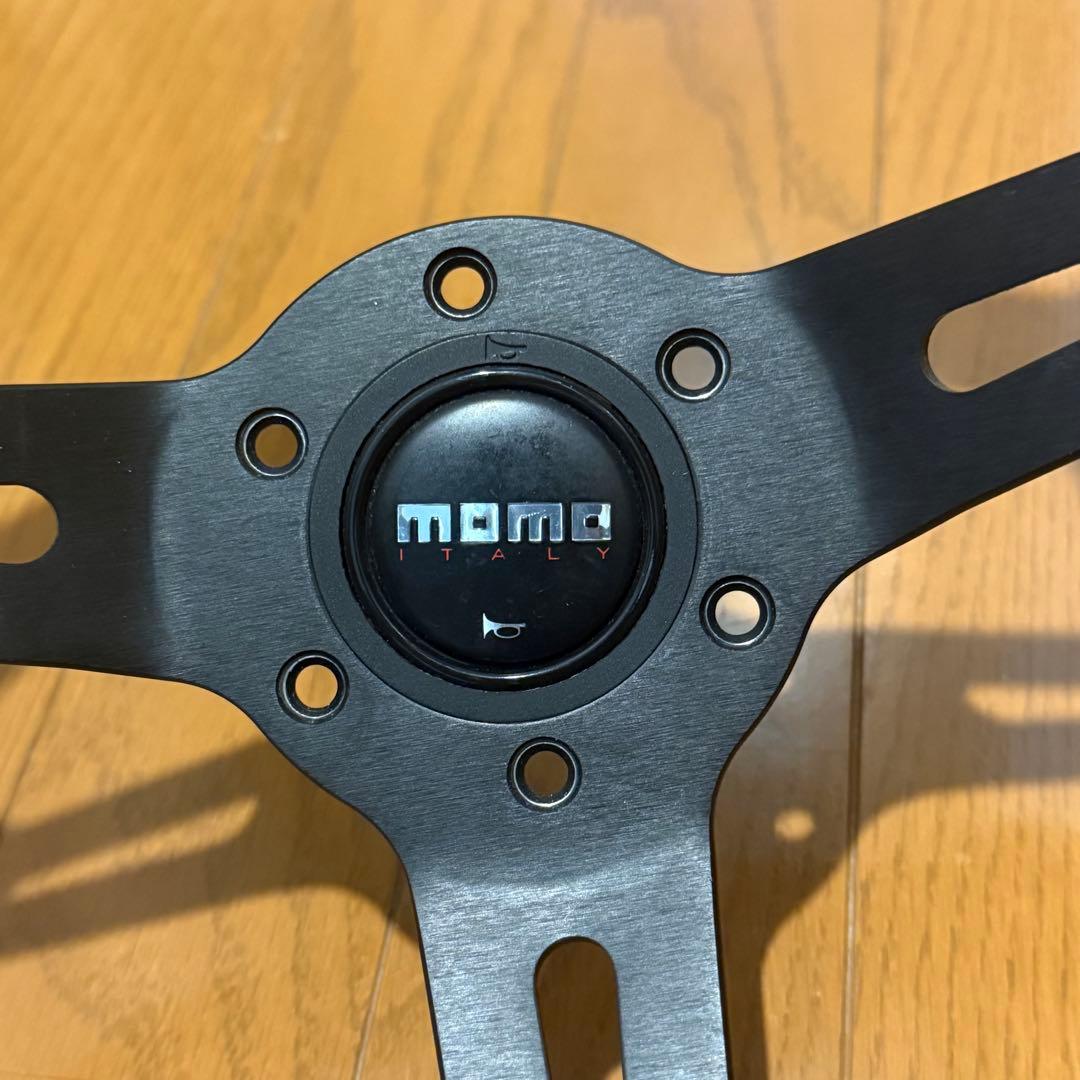 MOMO ステアリング Gotham