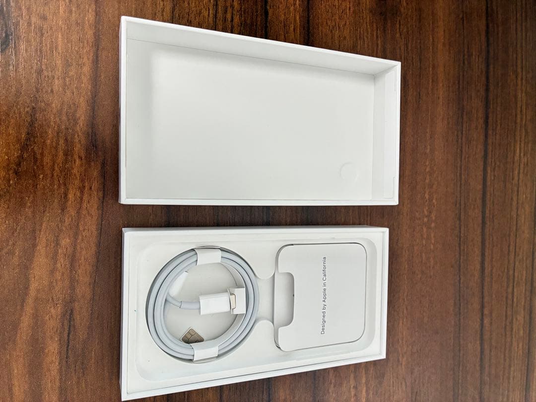 【美品・送料込】Apple iphone se 第3世代