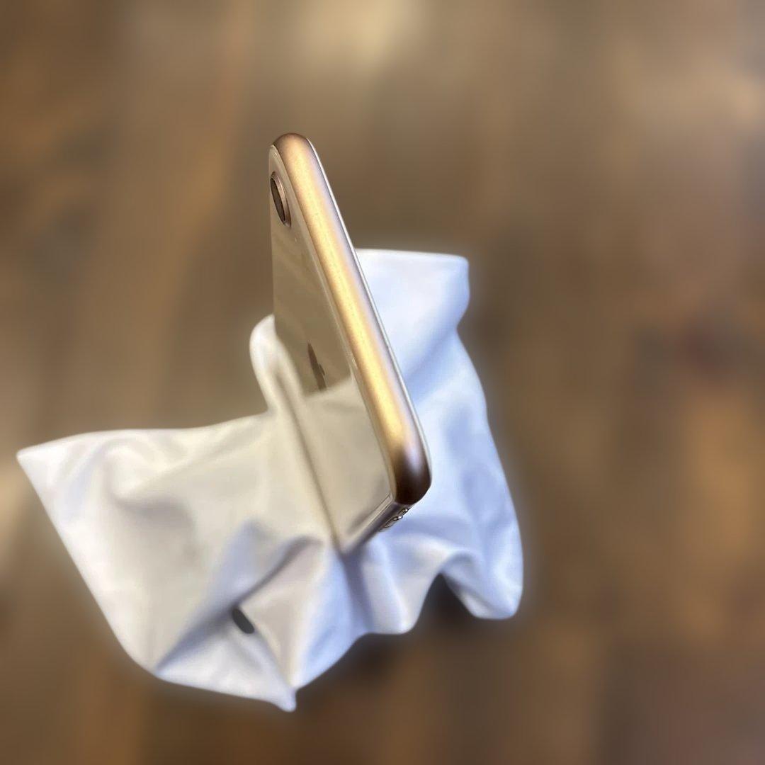 美品　Apple iPhone 8 64GB ゴールド