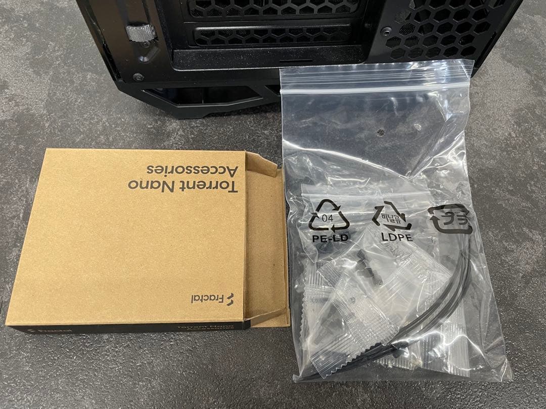 FractalDesign Torrent Nanoブラック 自作PC用ケース