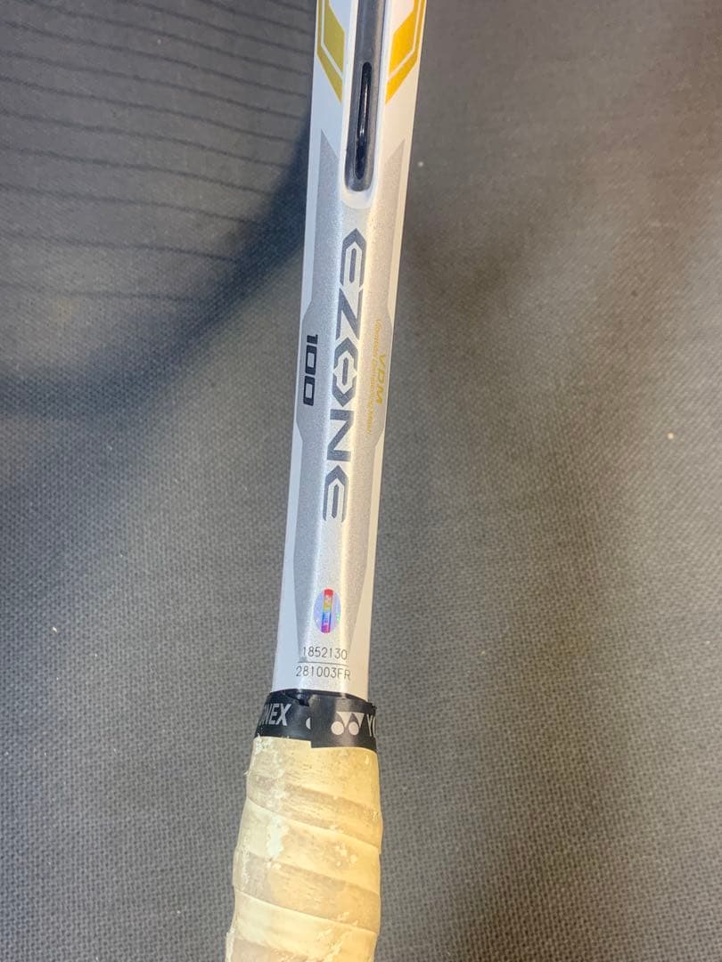 YONEX VCORE 100 テニスラケット 305g