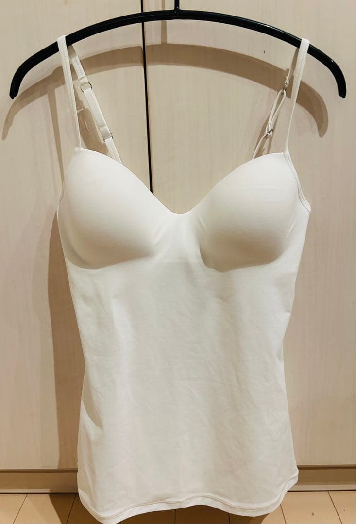 【新品未使用・タグ付】HANRO(ハンロ)カップ付きキャミソール ALLURE