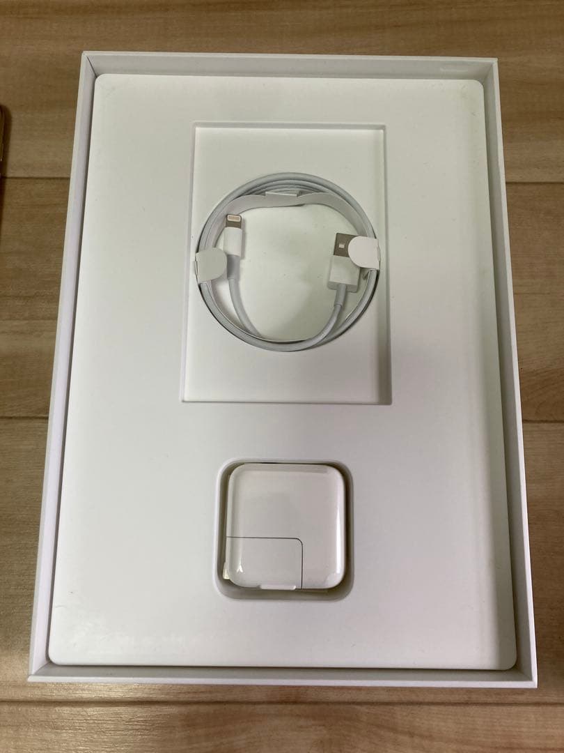 Apple iPad 第5世代 WiFiモデル 128GB ゴールド 本体