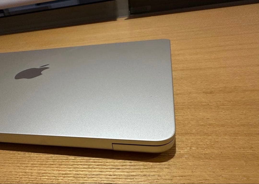 MacBookAir M2 13インチ 8GB/256GB 箱付　スターライト