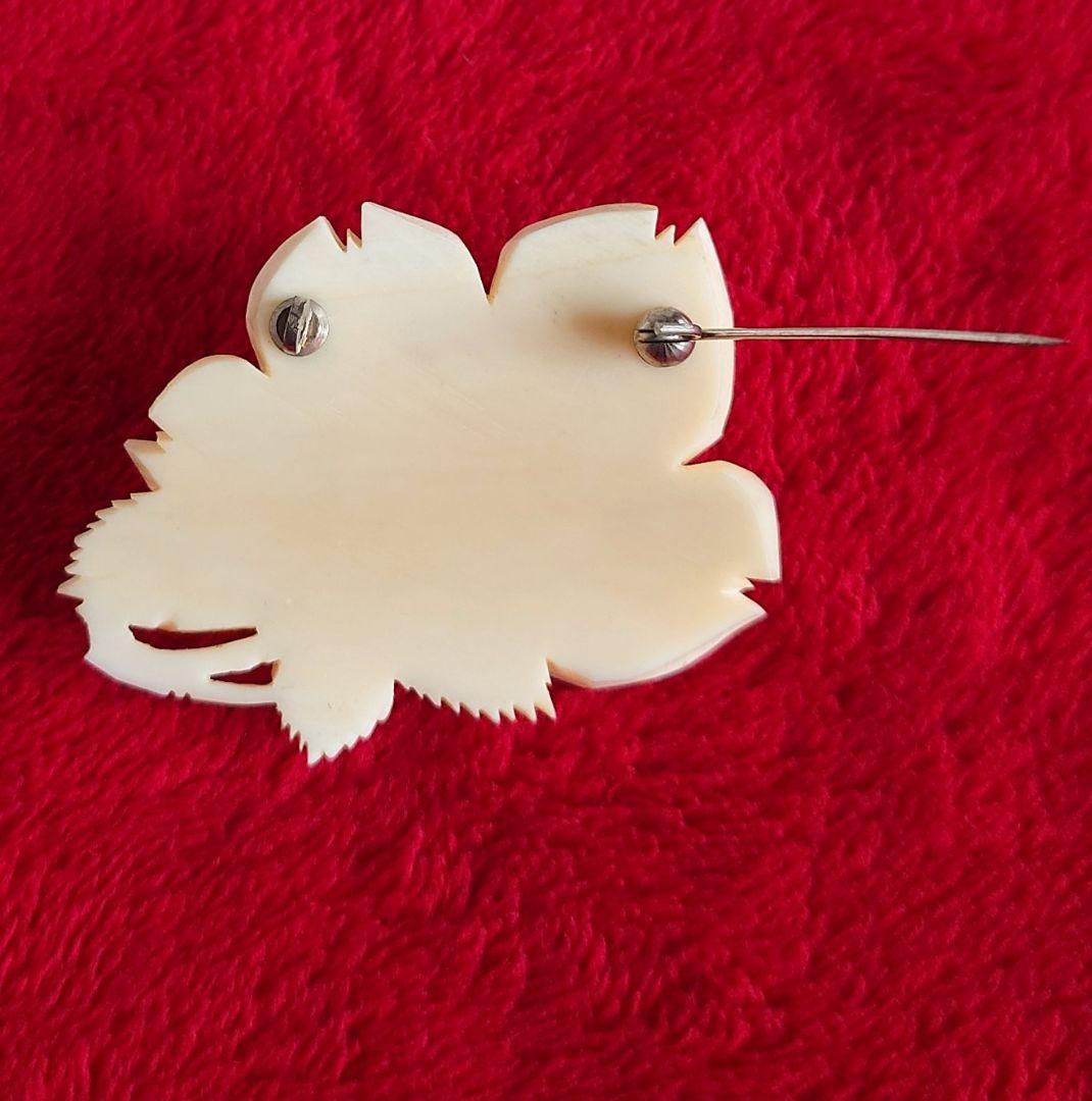 ヴィンテージブローチ 白珊瑚 薔薇 立体彫刻 アールヌーボー D71