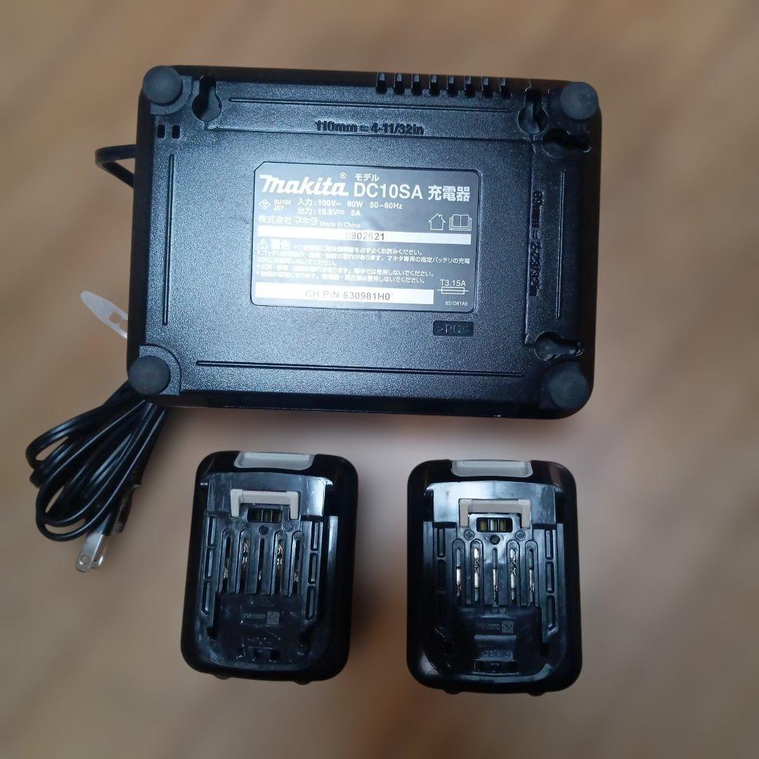 マキタ10.8V充電式クリーナCL107FDの２台セット純正バッテリ及び充電器付