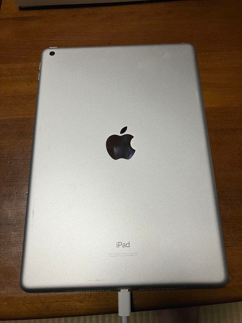 さ*る様 Apple iPad (第9世代) 256GB シルバー Wi-Fi