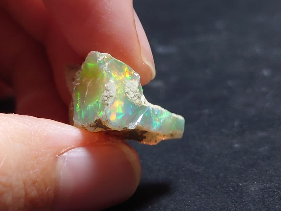 エチオピアウェロ産　オパール　ジュエリーグレード　原石　鉱物標本