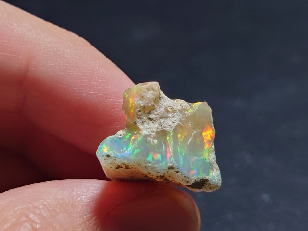 エチオピアウェロ産　オパール　ジュエリーグレード　原石　鉱物標本