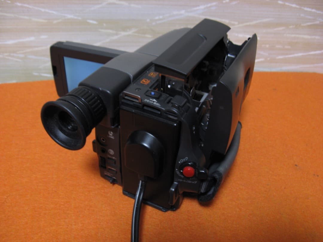 動作OK❗️☆SONYの液晶8ミリビデオカメラ・CCD-TRV20