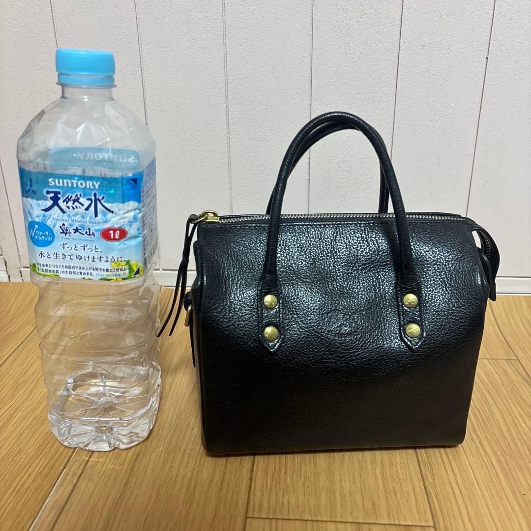 IL BISONTE ブラックレザーハンドバッグ