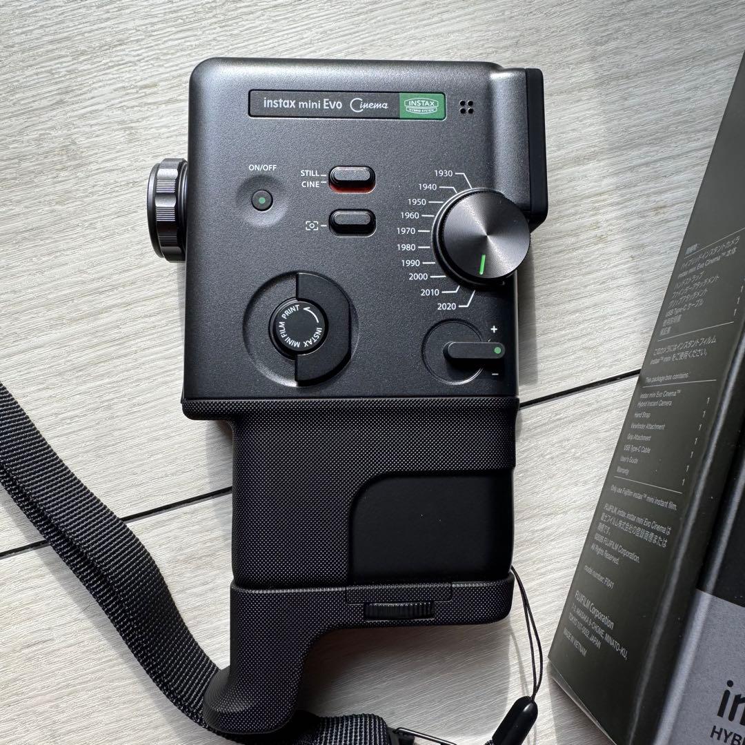 富士フィルム instax mini Evo Cinema ブラック　チェキ