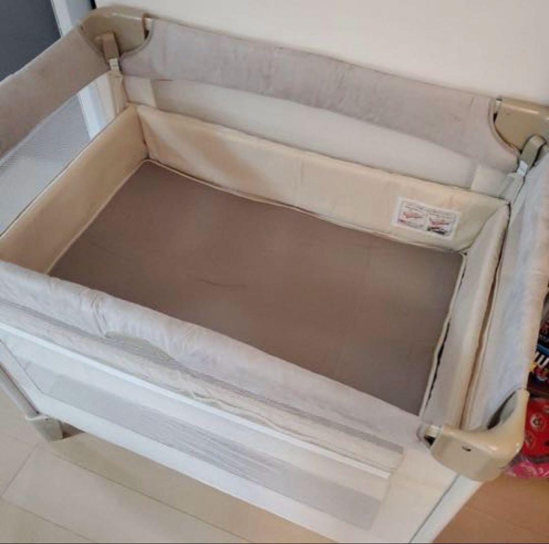 【美品】アップリカ　ココネル　エアープラスABベビーベッド　最上位モデルクリーム