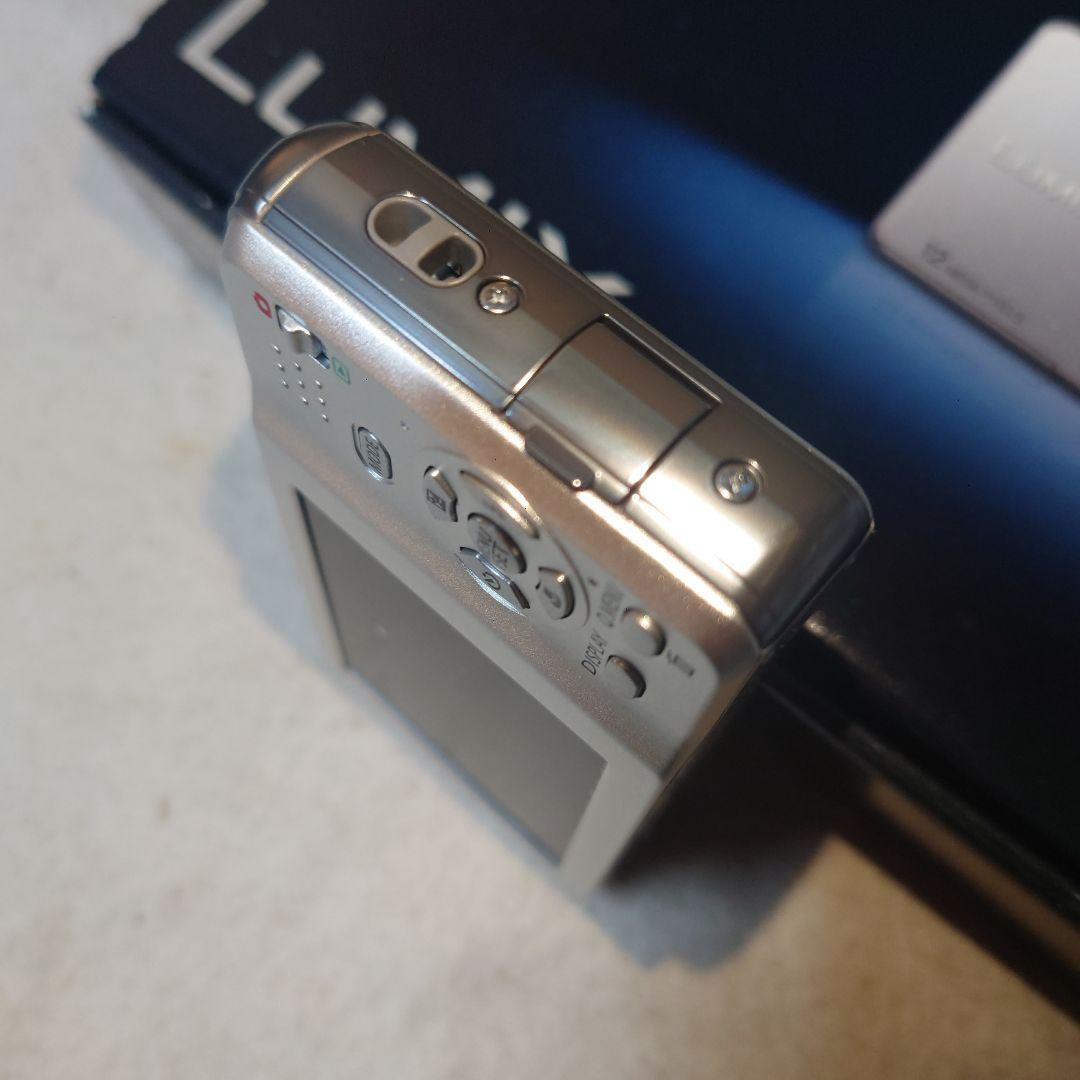 LUMIX FS10・デジタルカメラ 12メガピクセル シルバー