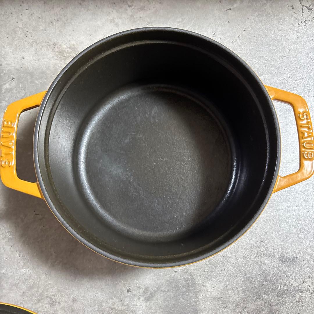 【値引き】STAUB 18cm ココットラウンド　シリアルナンバー　生涯保証付