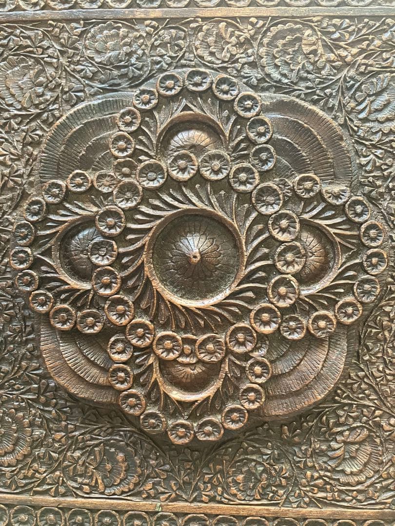 カシミール木製の細密彫刻宝石箱