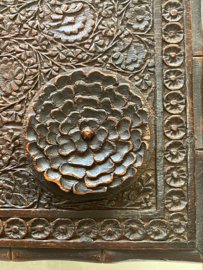 カシミール木製の細密彫刻宝石箱