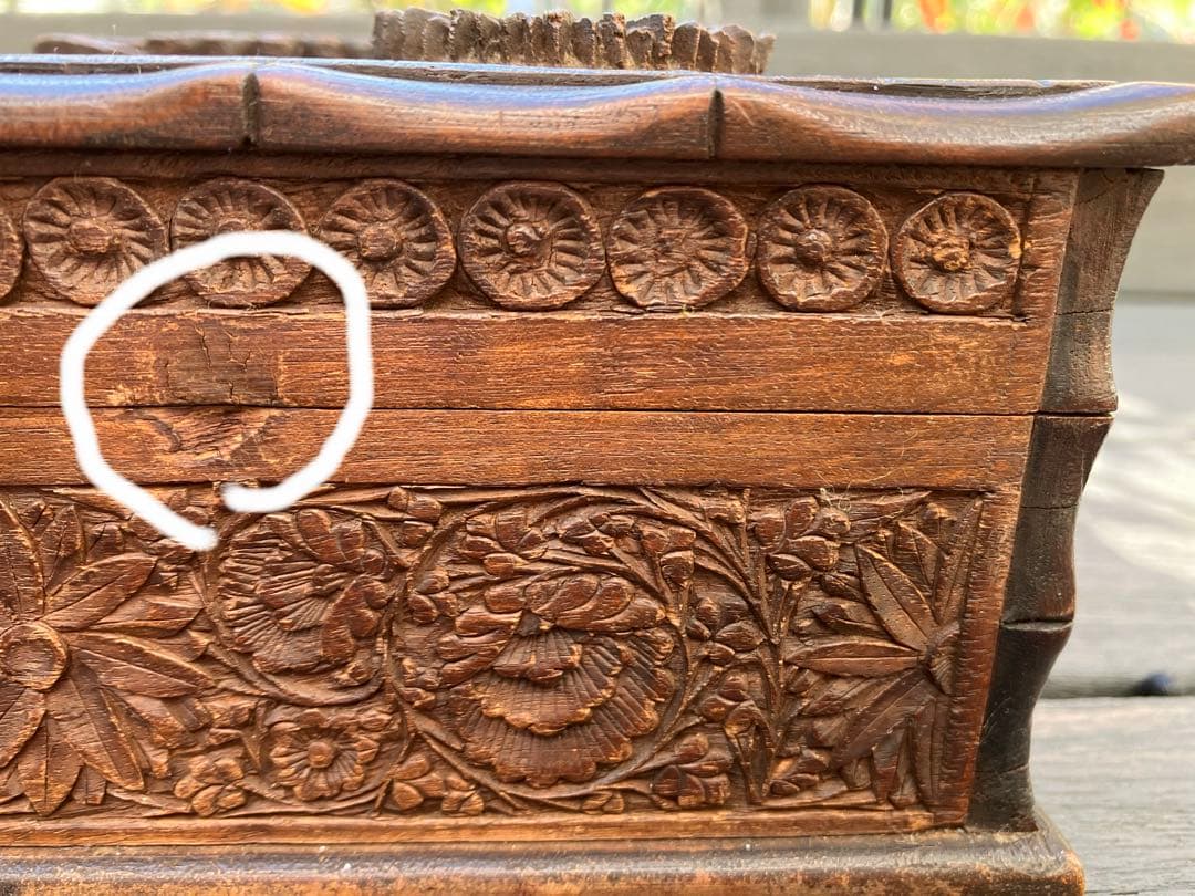 カシミール木製の細密彫刻宝石箱