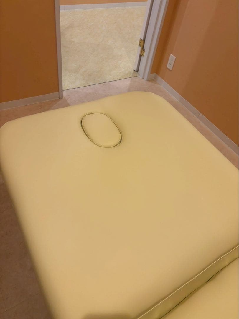 リクライニングマッサージチェア クリーム色