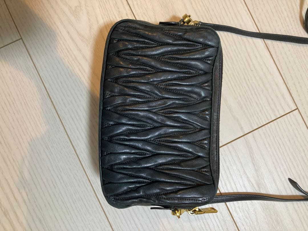 miu miu ミュウミュウ マテラッセ ショルダー バッグ 黒