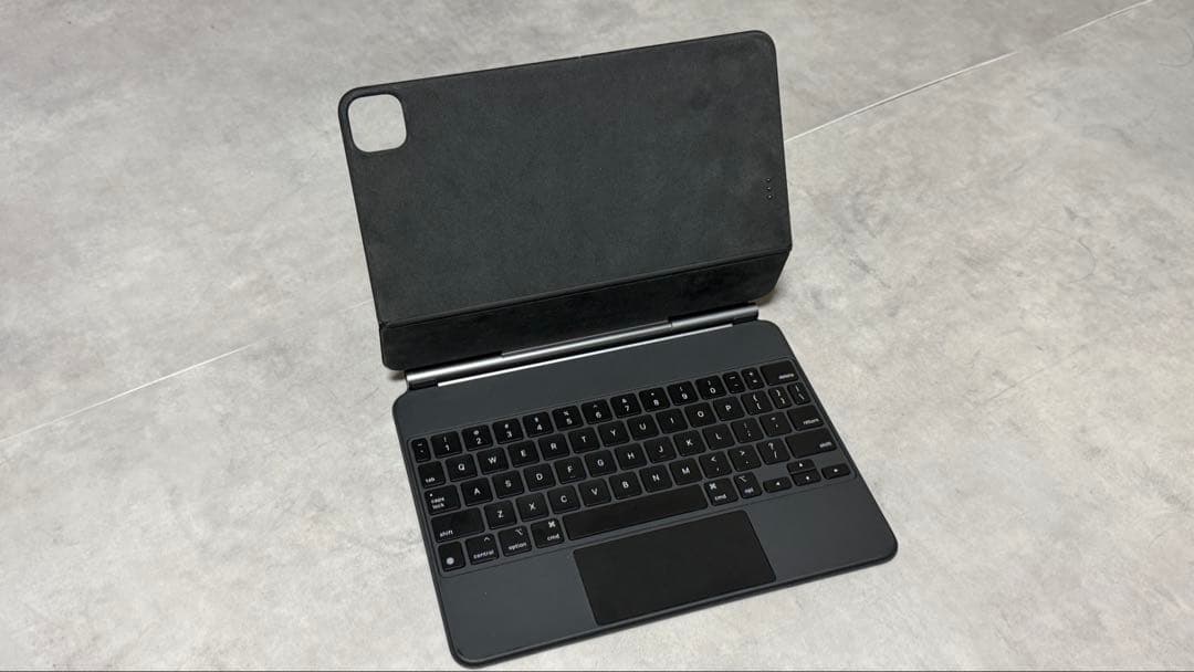 【美品】iPad Pro 11 第2世代 Cellular＋純正MagicKB