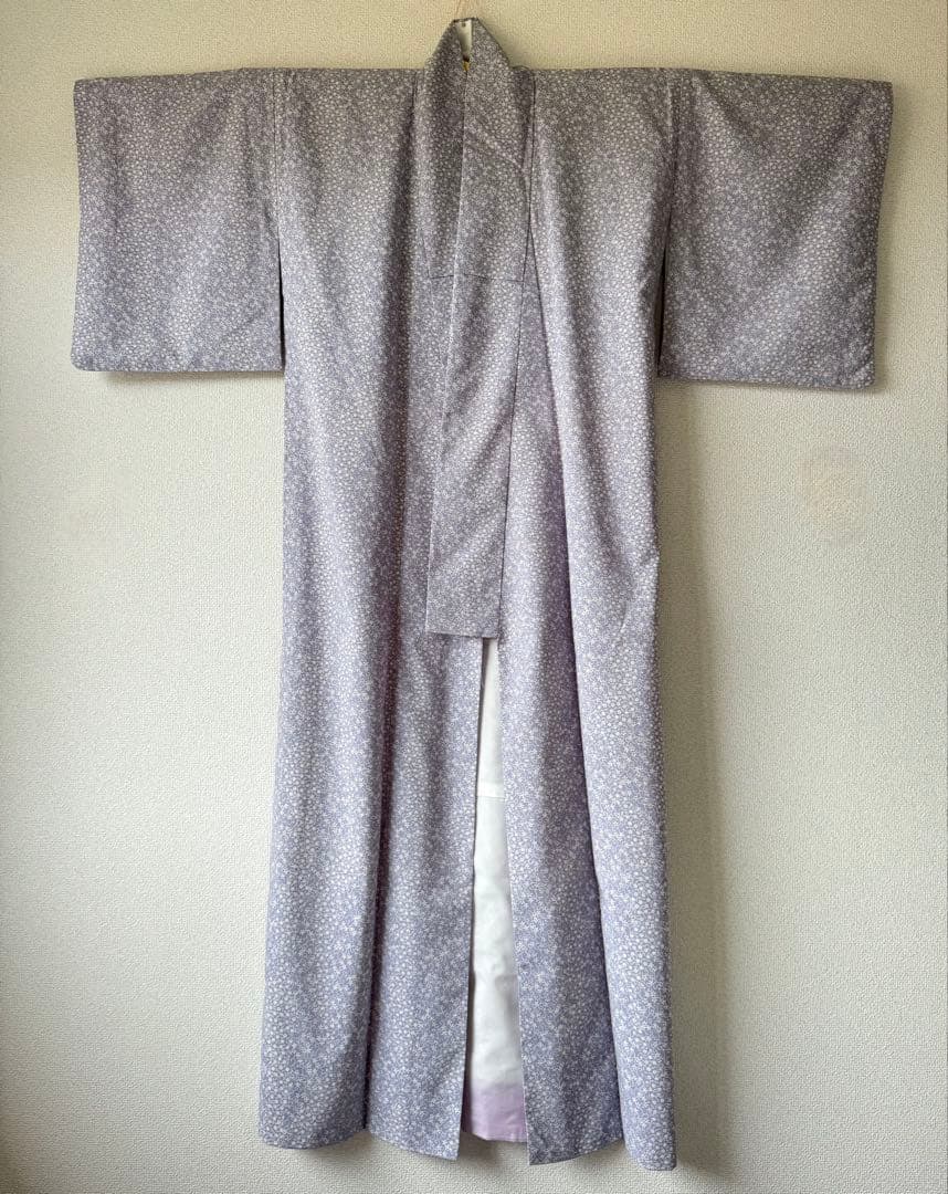 桃*郎様 美品！ 東レシルック 洗える着物 化繊 薄紫 小花 唐草柄 身丈163