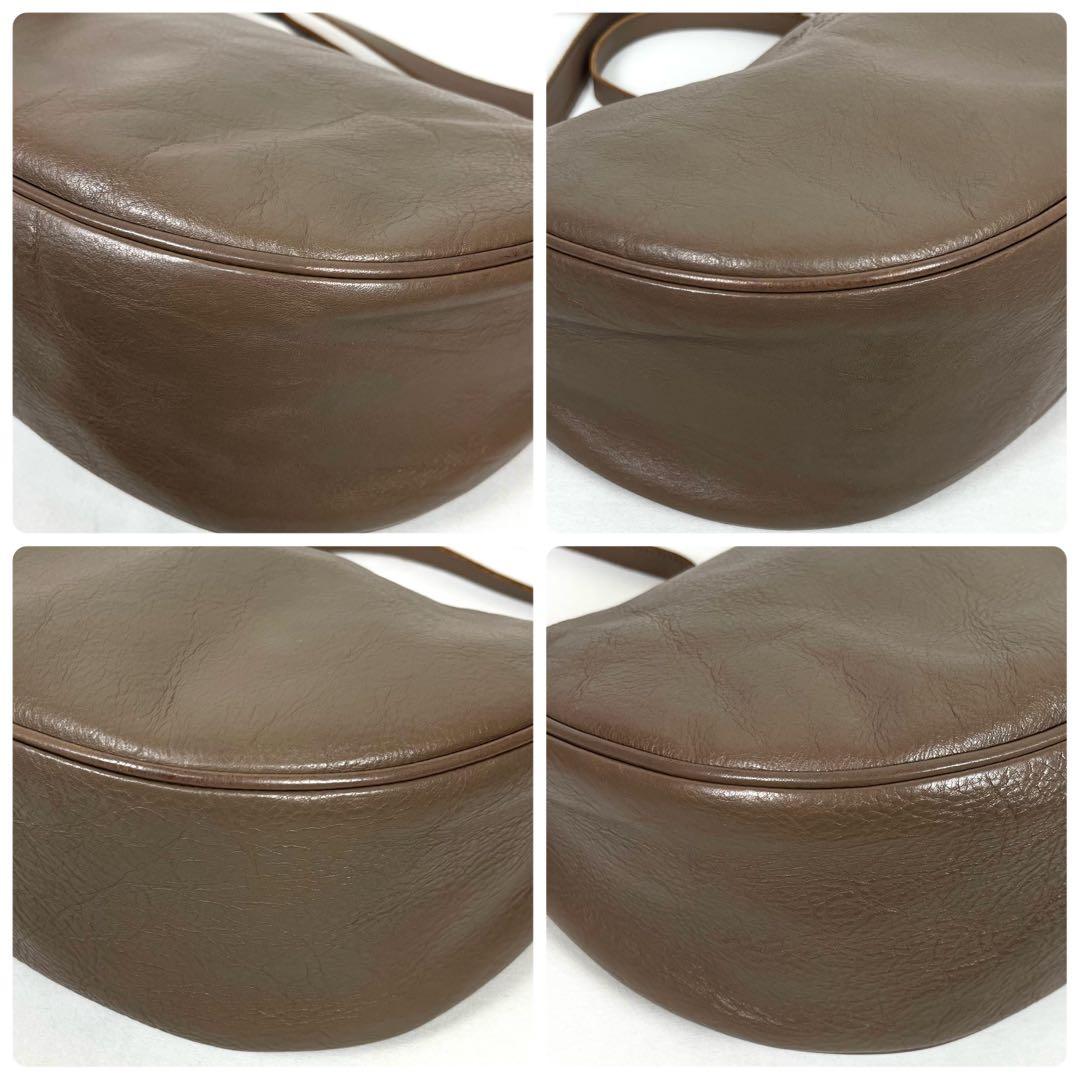 イルビゾンテ　ショルダーバッグ　三日月　幅広タイプ！　ロゴ型押し　本革　未使用級