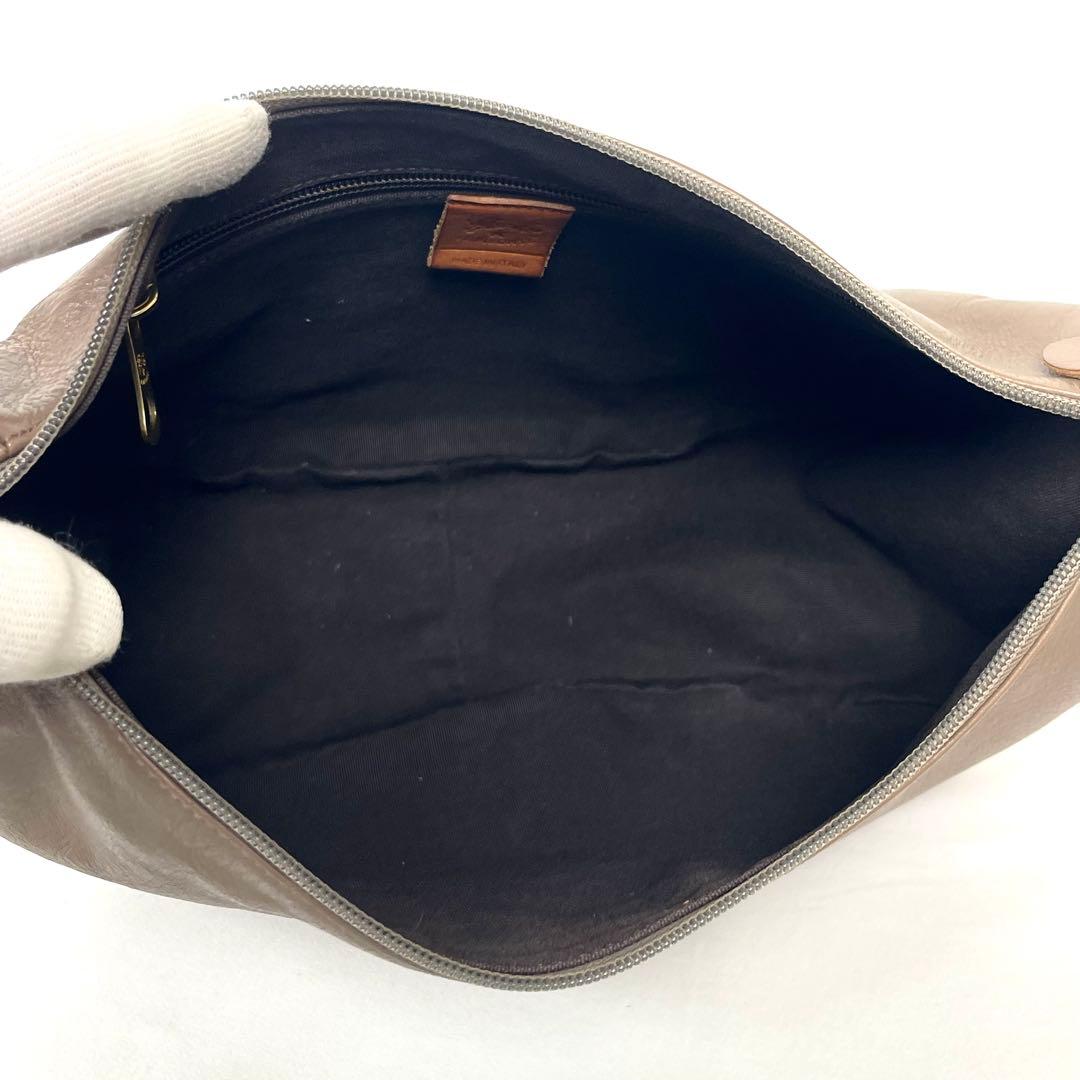 イルビゾンテ　ショルダーバッグ　三日月　幅広タイプ！　ロゴ型押し　本革　未使用級