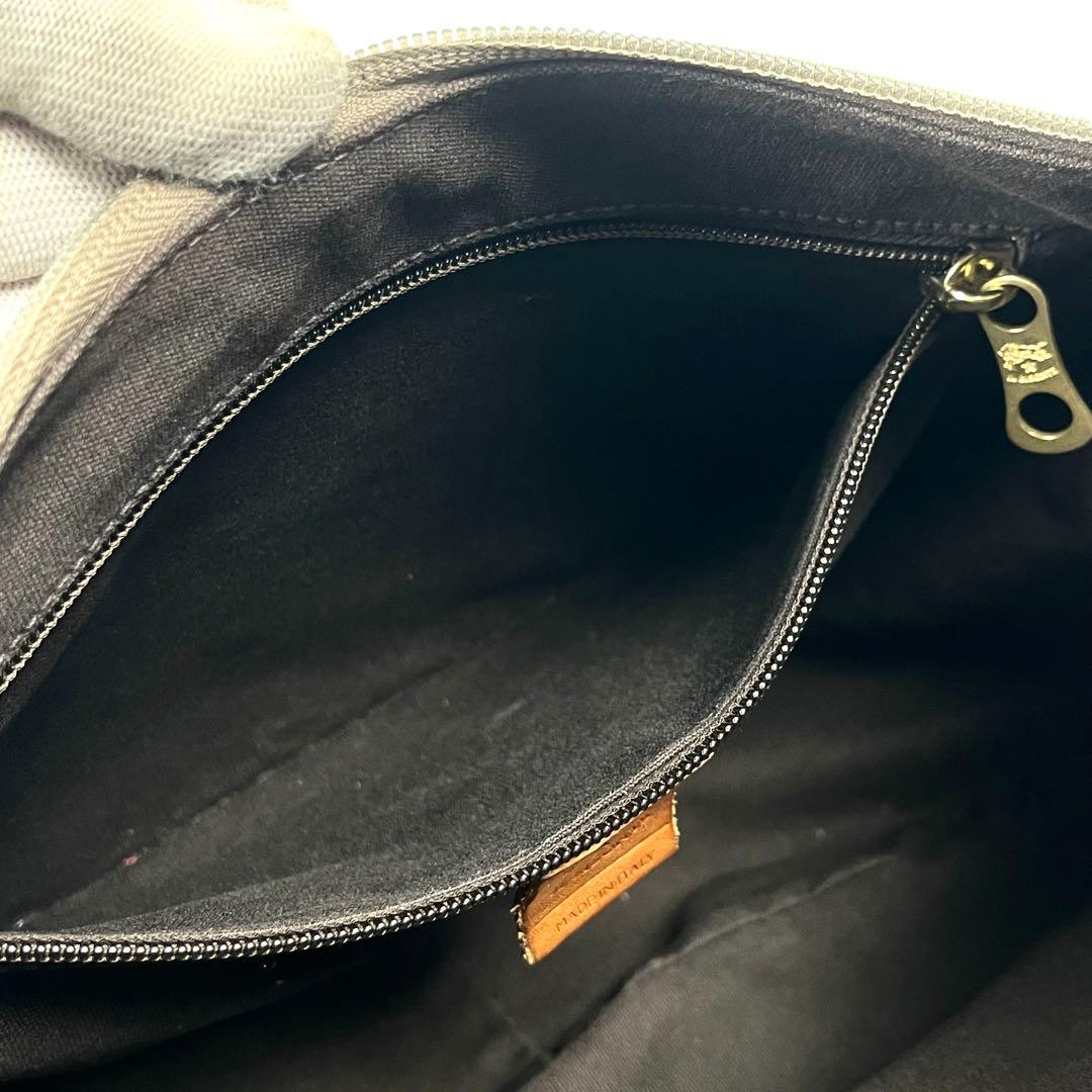 イルビゾンテ　ショルダーバッグ　三日月　幅広タイプ！　ロゴ型押し　本革　未使用級