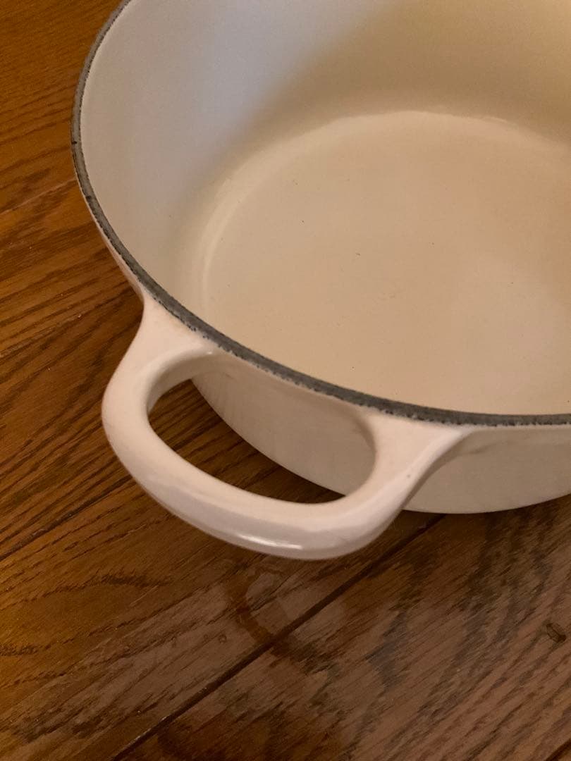 ル・クルーゼ　両手鍋　22センチ　ベージュ