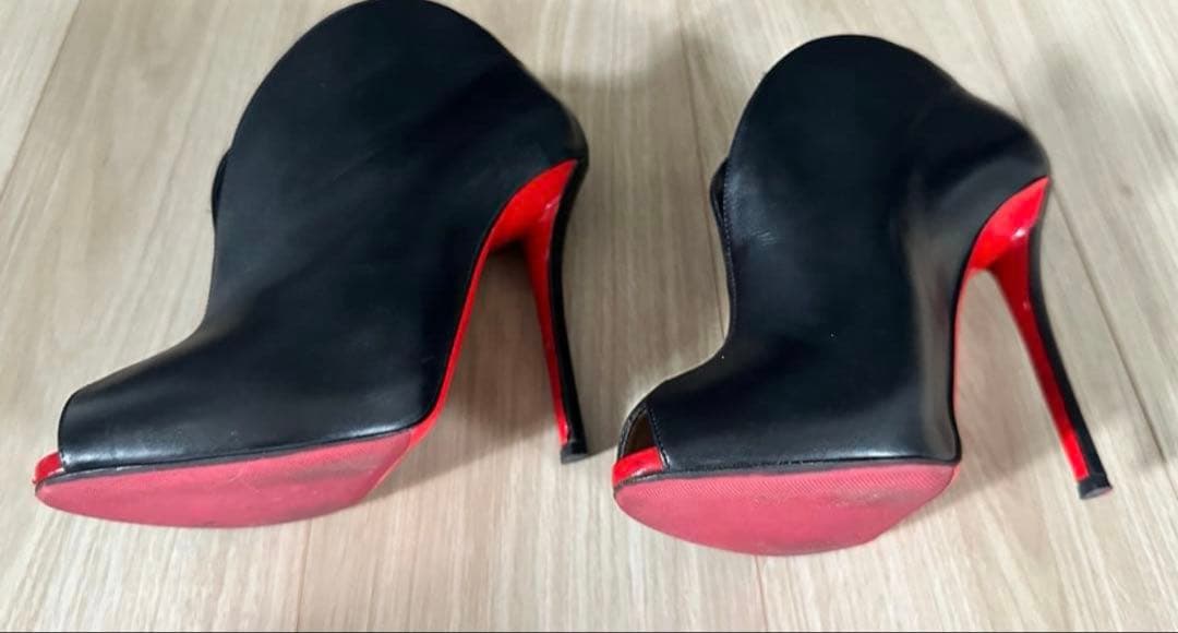 Christian Louboutin 黒 レザー オープントゥ ブーツ