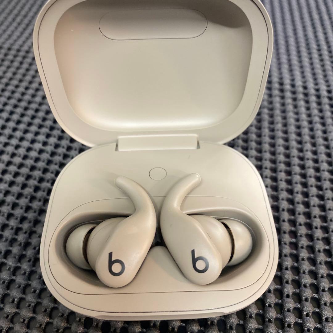 ⭐︎美品⭐︎ Powerbeats Fit ワイヤレスイヤホン グラベルグレー