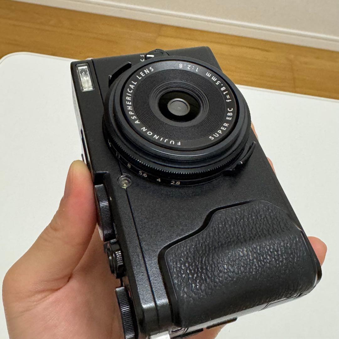 富士フイルム X70 black