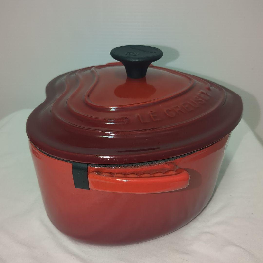 【新品未使用】LE CREUSET　ハート型 両手鍋 レッド　箱・説明書付き