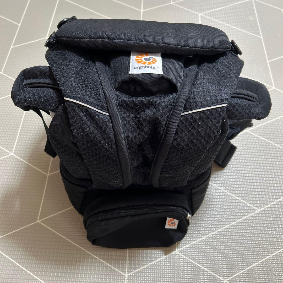 エルゴベイビー 黒 タオル付き ergobaby OMNI breeze