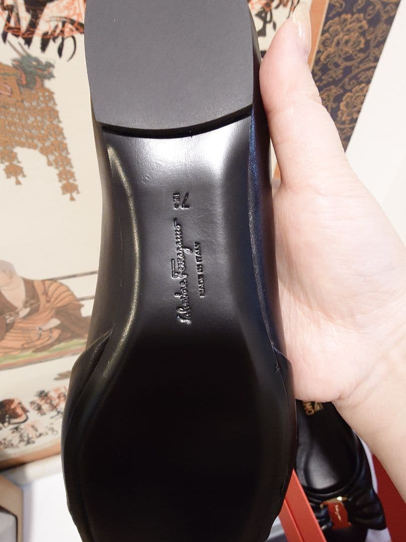 新品未使用FERRAGAMO ブラック フラットシューズ