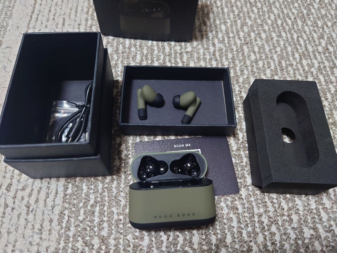 HUGO BOSS　ワイヤレスイヤホン
